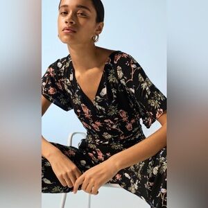 Banana Republic Dolman-Sleeve Jumpsuit Black Floral
Crane Print 4